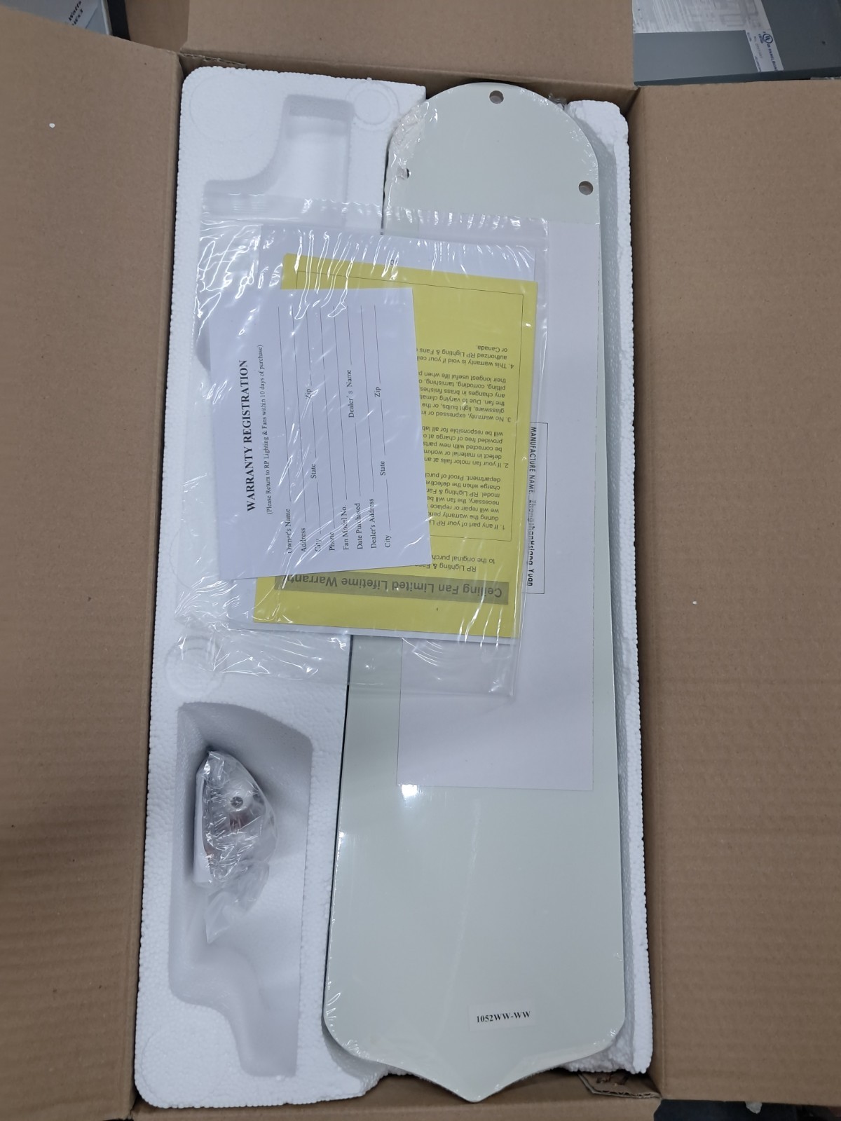 Ceiling Fan 52” + Lighting Kit RP MODEL 1052 White
