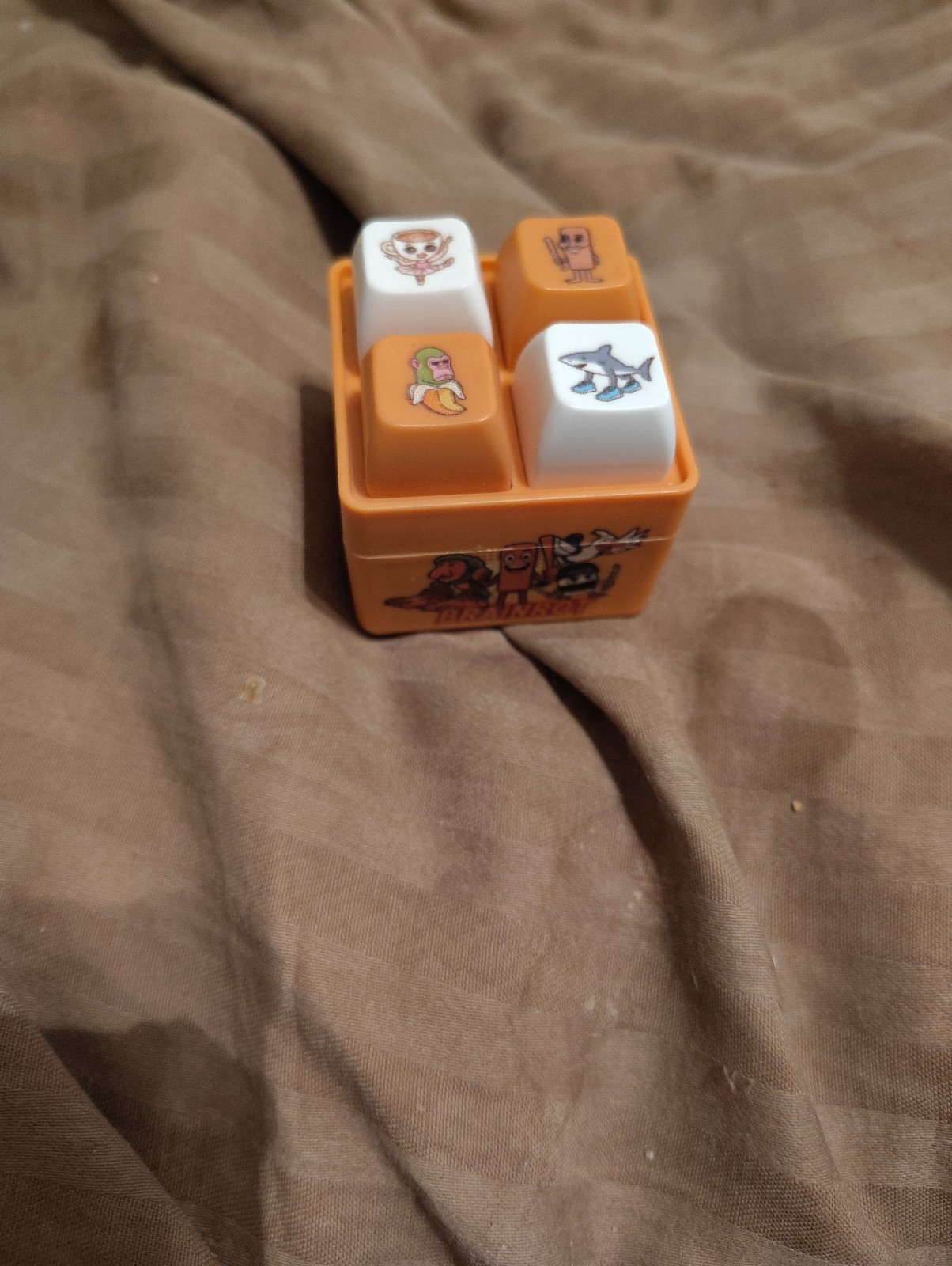 talian "Brainrot" meme 4-key keyboard fidget keychain, designed to play Sounds