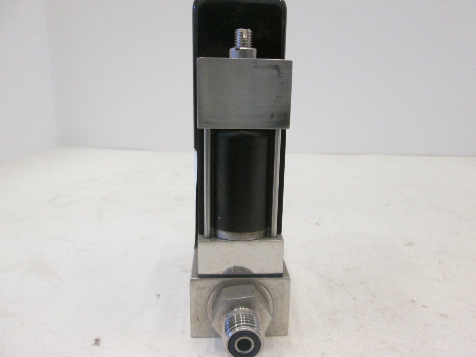 Unit UFC-1020A Mass Flow Controller MFC, SiH4, 500 SCCM, Used