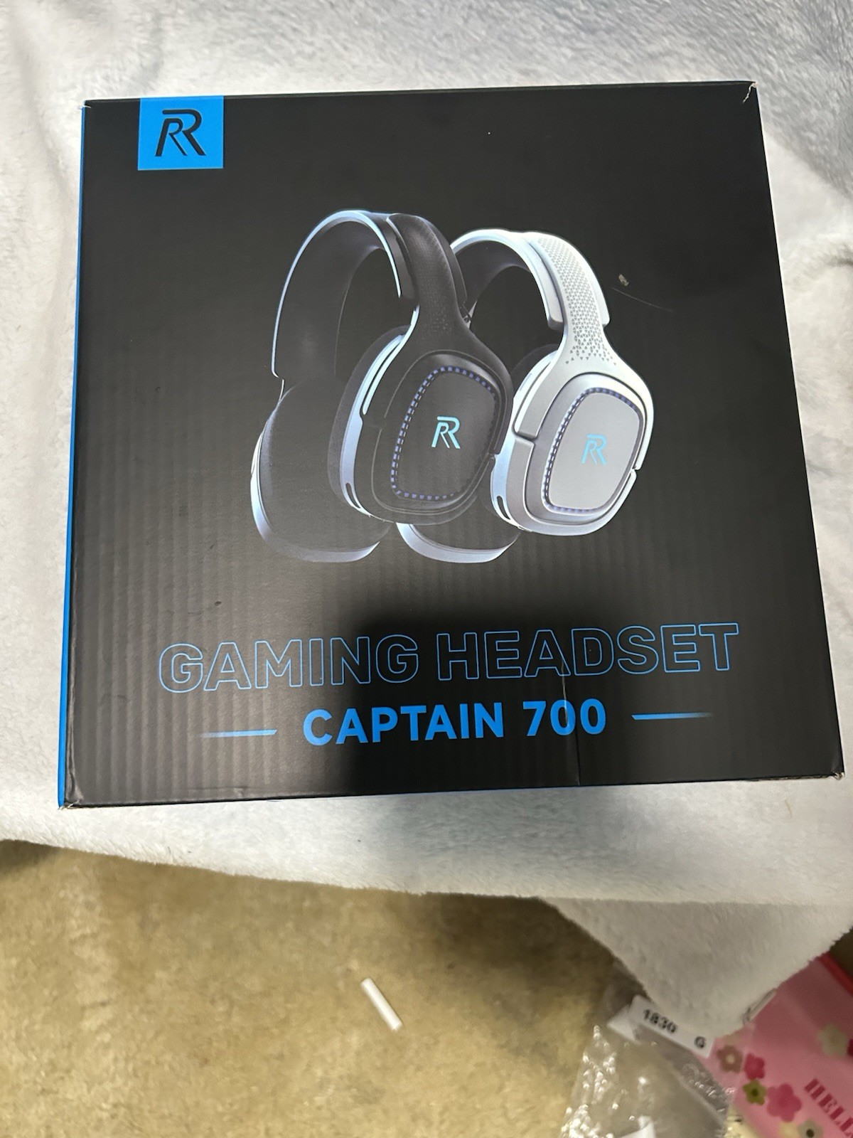R Captain 700 Wired Gaming Headset White Black 3.5mm USB Headband Boom Mic