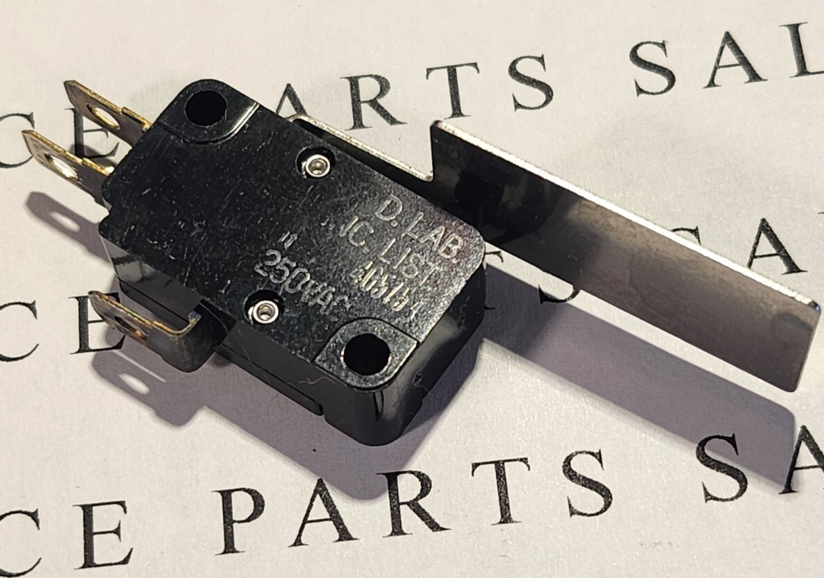 MICRO SWITCH SPDT  15A 125/250VAC W/ 1/2" WIDE LEVER  TESTED