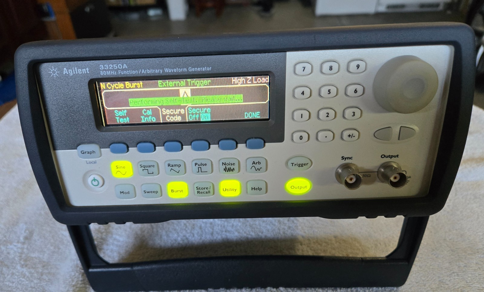 AGILENT 33250A Arbitrary Waveform Function Generator 80 MHz Excellent condition