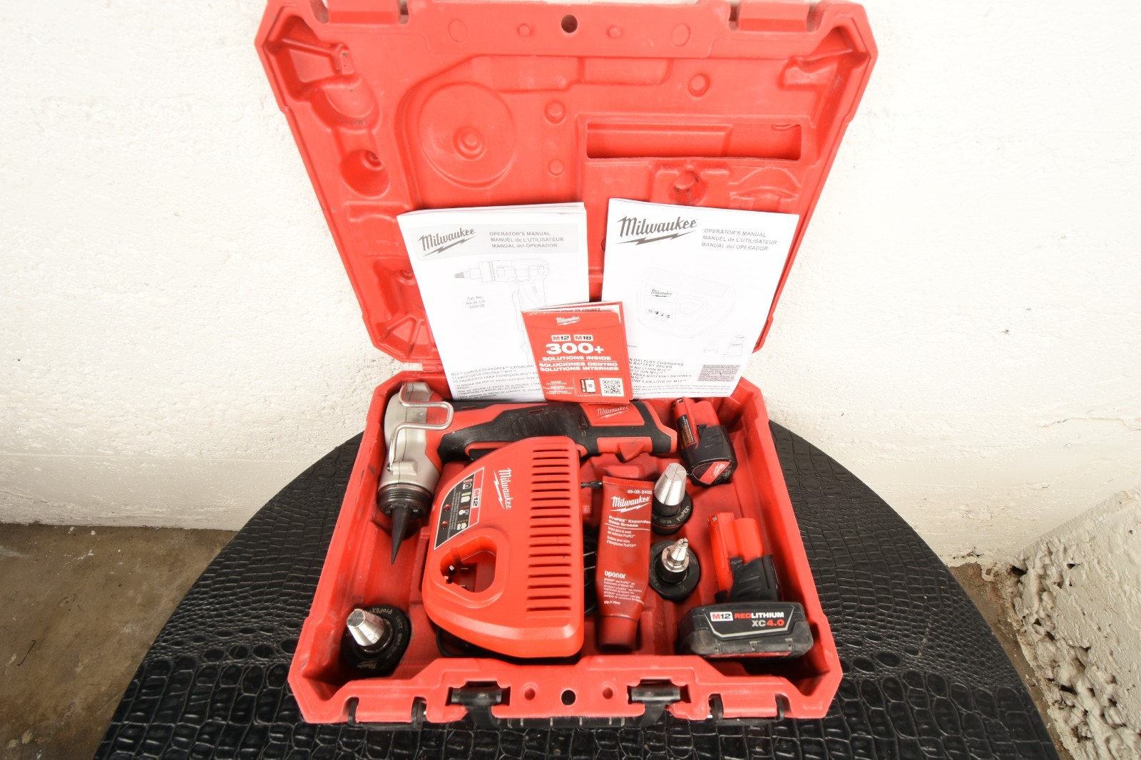Milwaukee 2432-22 12V M12 ProPEX Cordless Heads Expansion Tool Kit Used Battery
