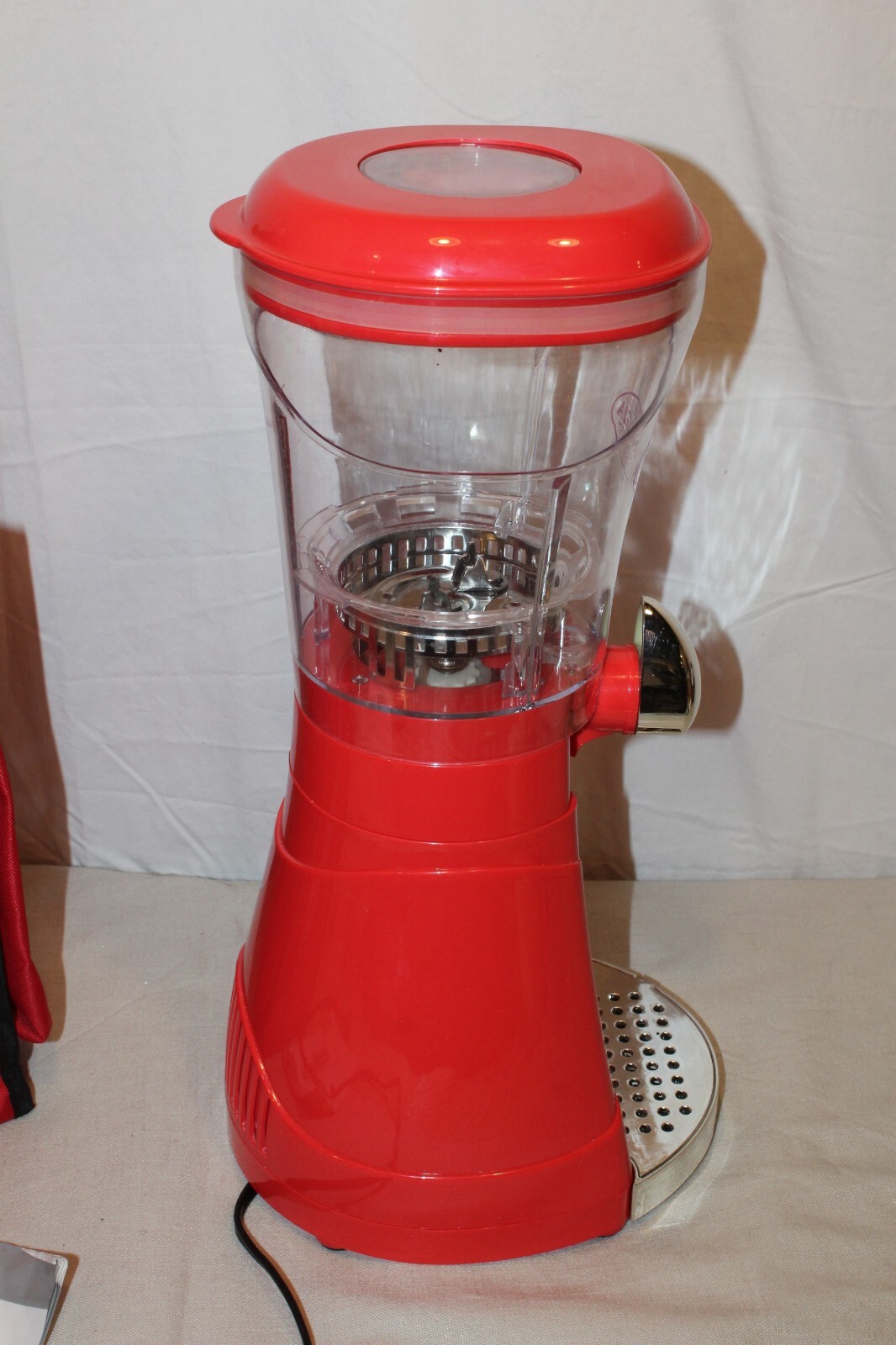 Nostalgia Electrics CARIBBEAN CHILLER Frozen Drink Slush Maker & Carry Bag MSB64