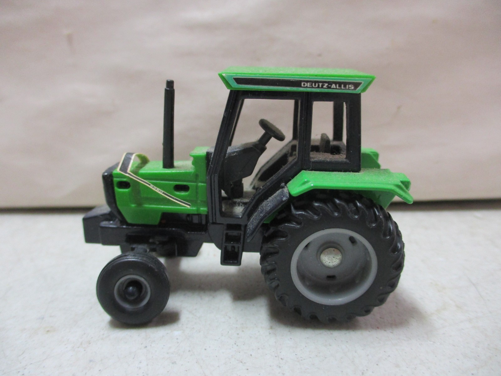 Ertl Deutz Allis 6260 Tractor 1/64