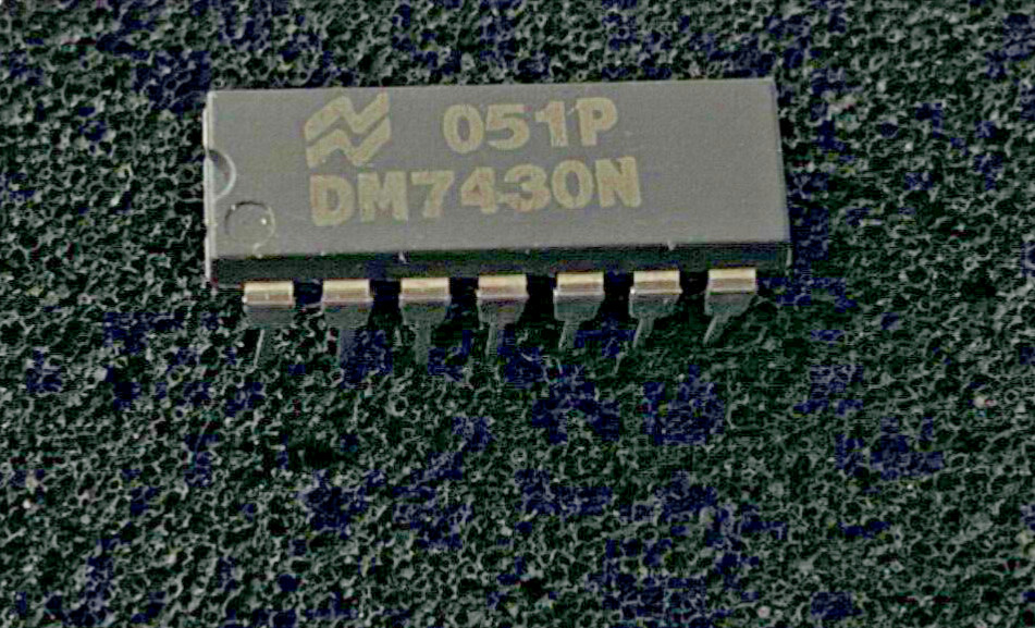 National DM7430N 8-input positive NAND gate Integrated Circuit