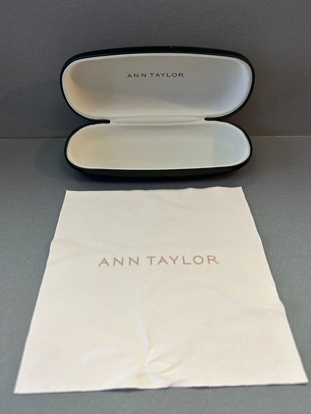 ANN TAYLOR Eyeglasses Sunglasses  BLACK CLAMSHELL HARD CASE & CLEANING CLOTH New