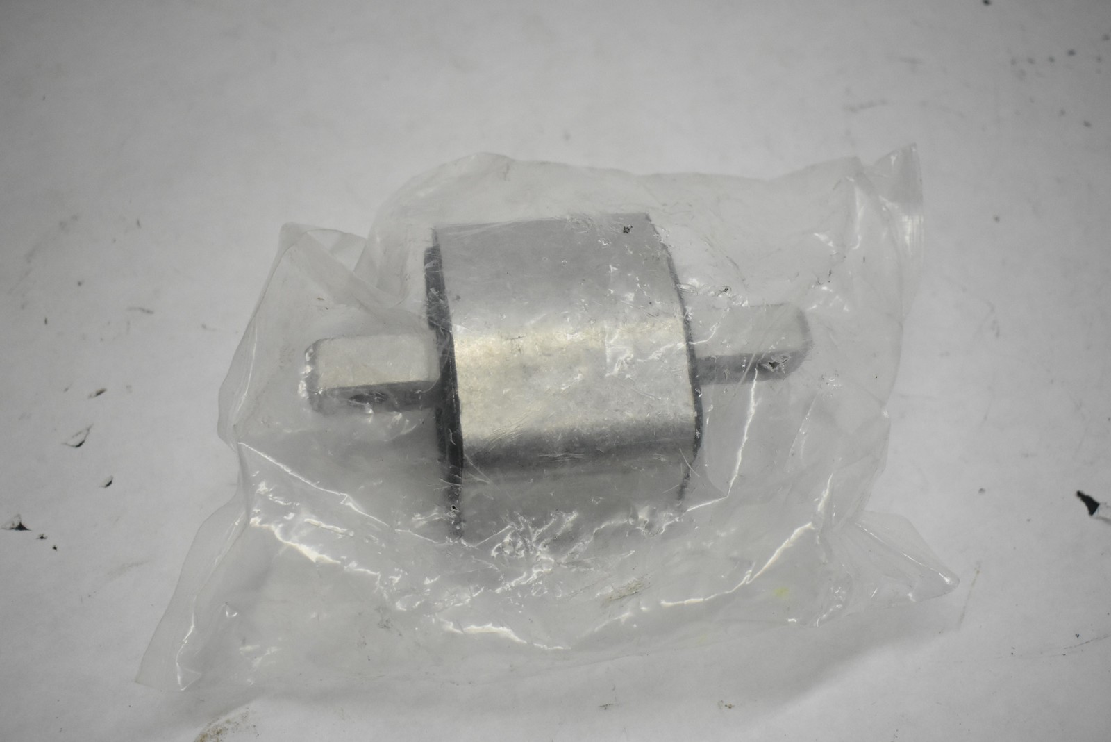 SRS Metal Rubber Mount Bushing Suspension Bracket New Genuine OEM