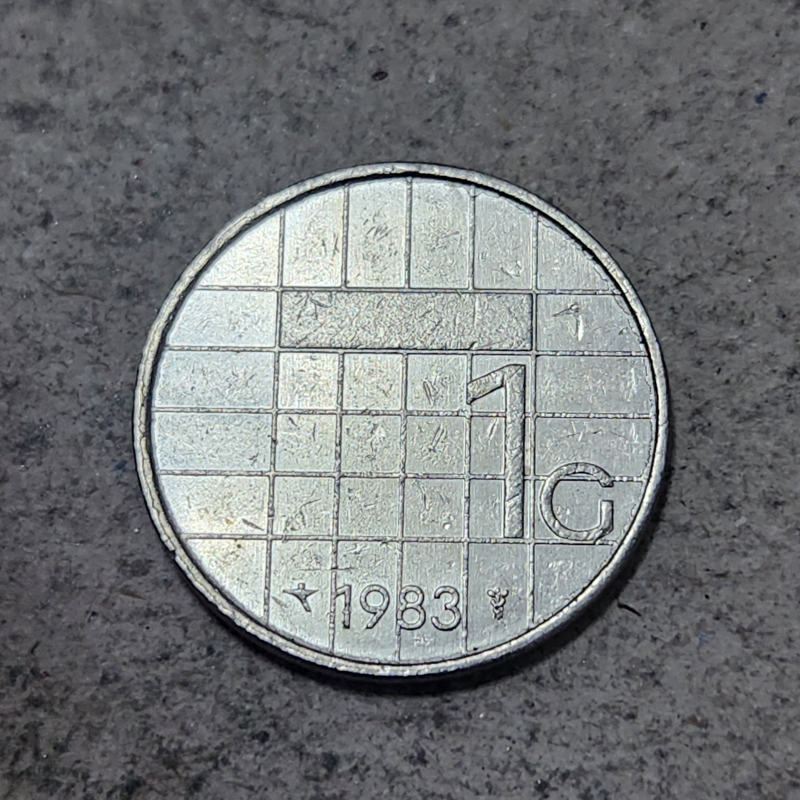 NETHERLANDS 🇳🇱 ONE (1) GULDEN COIN 1983 (QUEEN BEATRIX)