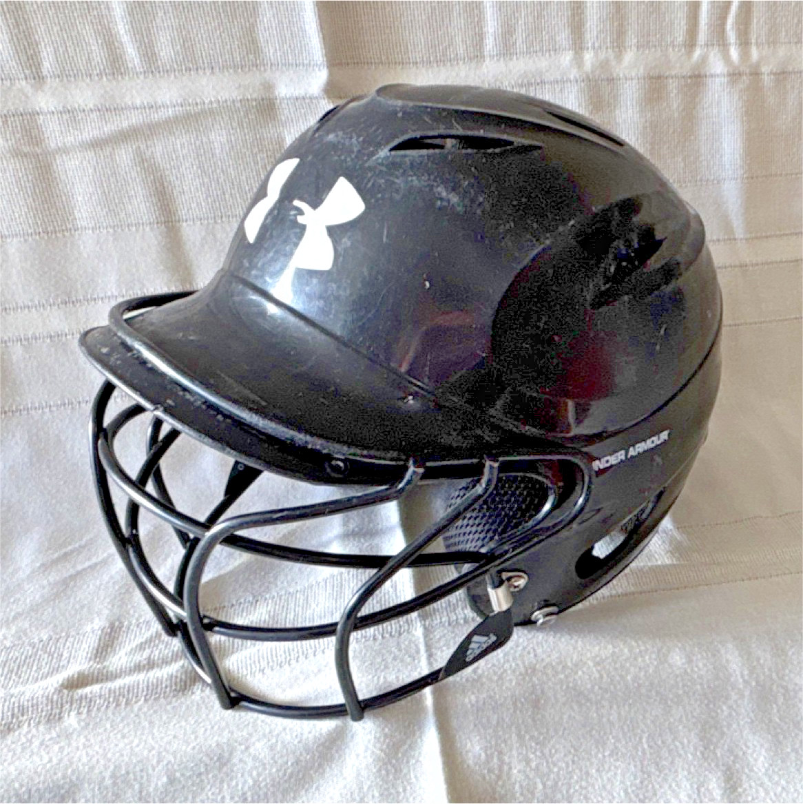 UNDER ARMOUR UABH-100 Full Face Baseball Helmet Black Face Guard 6 1/2-7 1/2