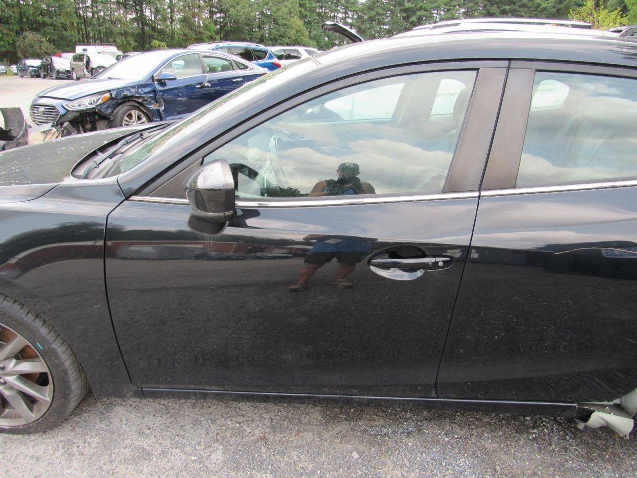 3 2018 Glove Box 1077605