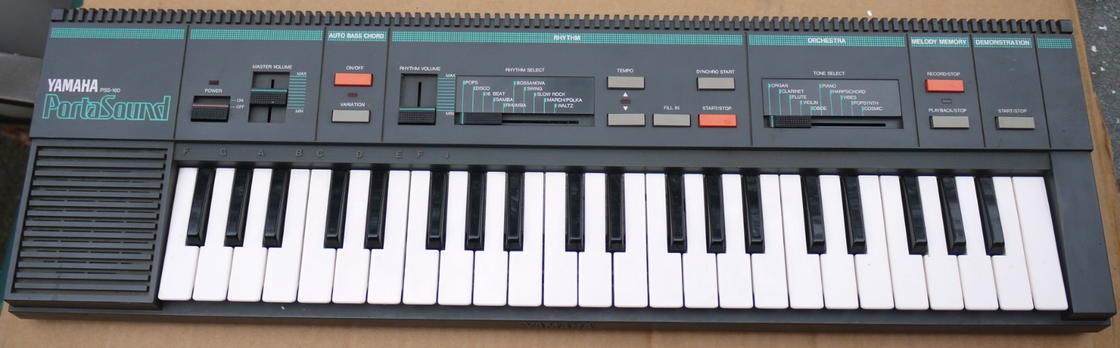 Yamaha PortaSound PSS-160 1986 32 Keys Keyboard 8 Notes 10 Rhythms 100 Voices
