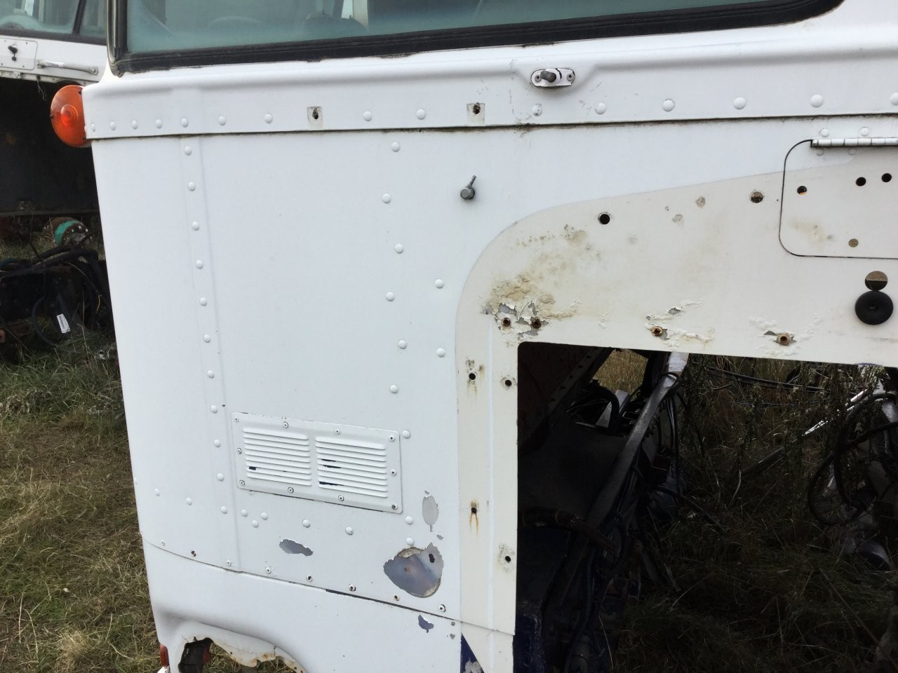 Kenworth K100 ALUMINUM CAB, CENTER Panel
