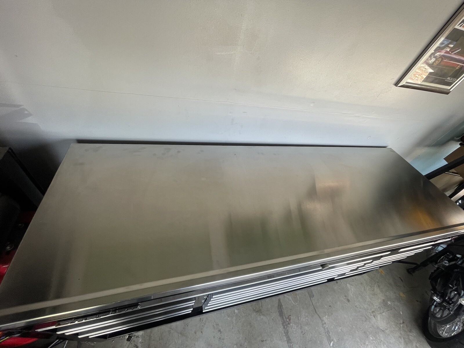 Snap on Classic Series Roll Cab, Gloss Black, with Stainless Steel Work Surface.