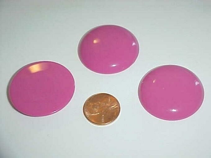 12 VINTAGE GERMAN FUCHSIA ACRYLIC 34mm. ROUND CABOCHONS L690