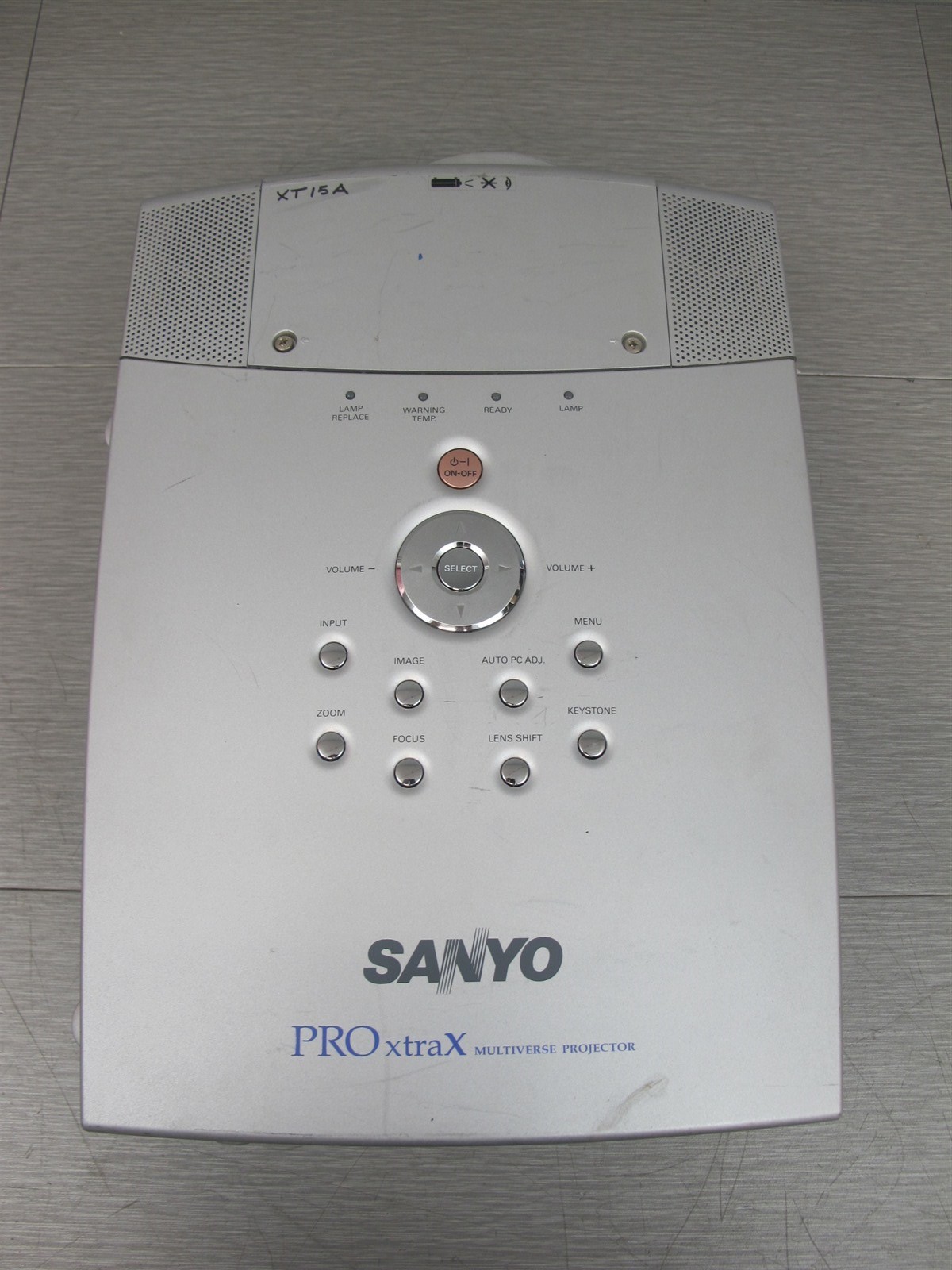 Sanyo PLC-XT15A PRO XtraX Multiverse Projector