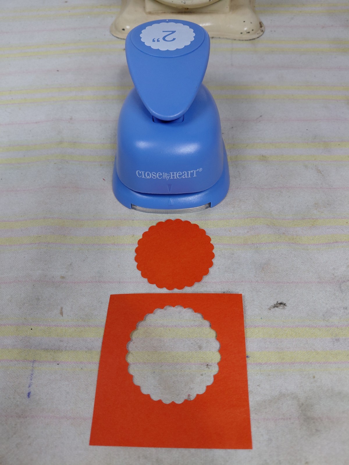 Close to my Heart Paper Punch 2" Round Scalloped Edge Scrapbooking