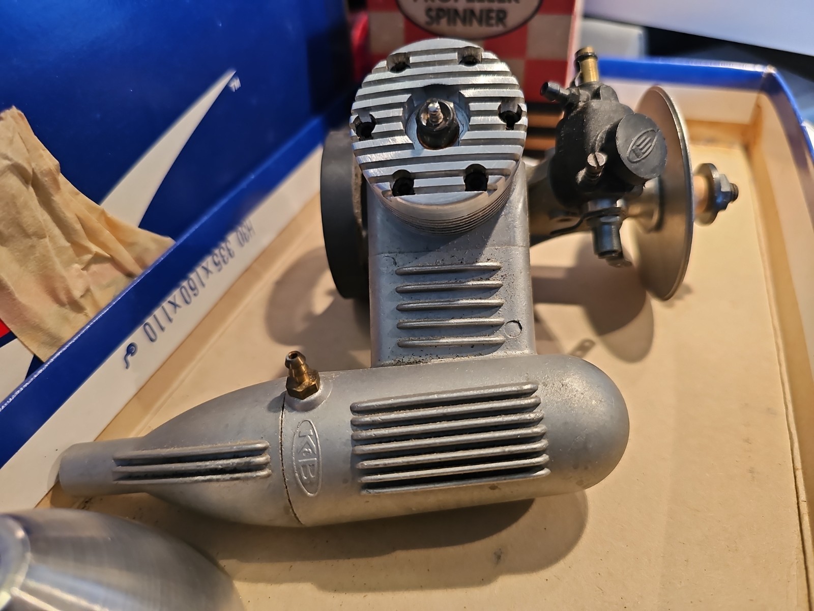 Rc Engine K&B 40 Model Airplane Engine With muffler, Mount & Aluminum Spinner