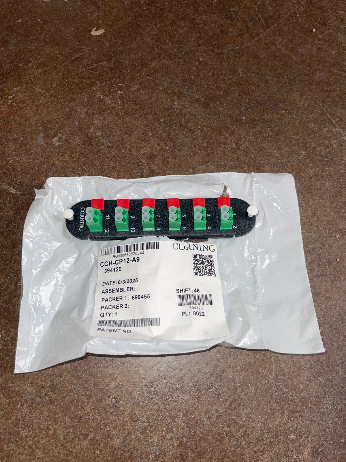 Corning CCH-CP12-6C Panel, 12 SC Simplex OS2 Singlemode Green APC Adapters ~STSI