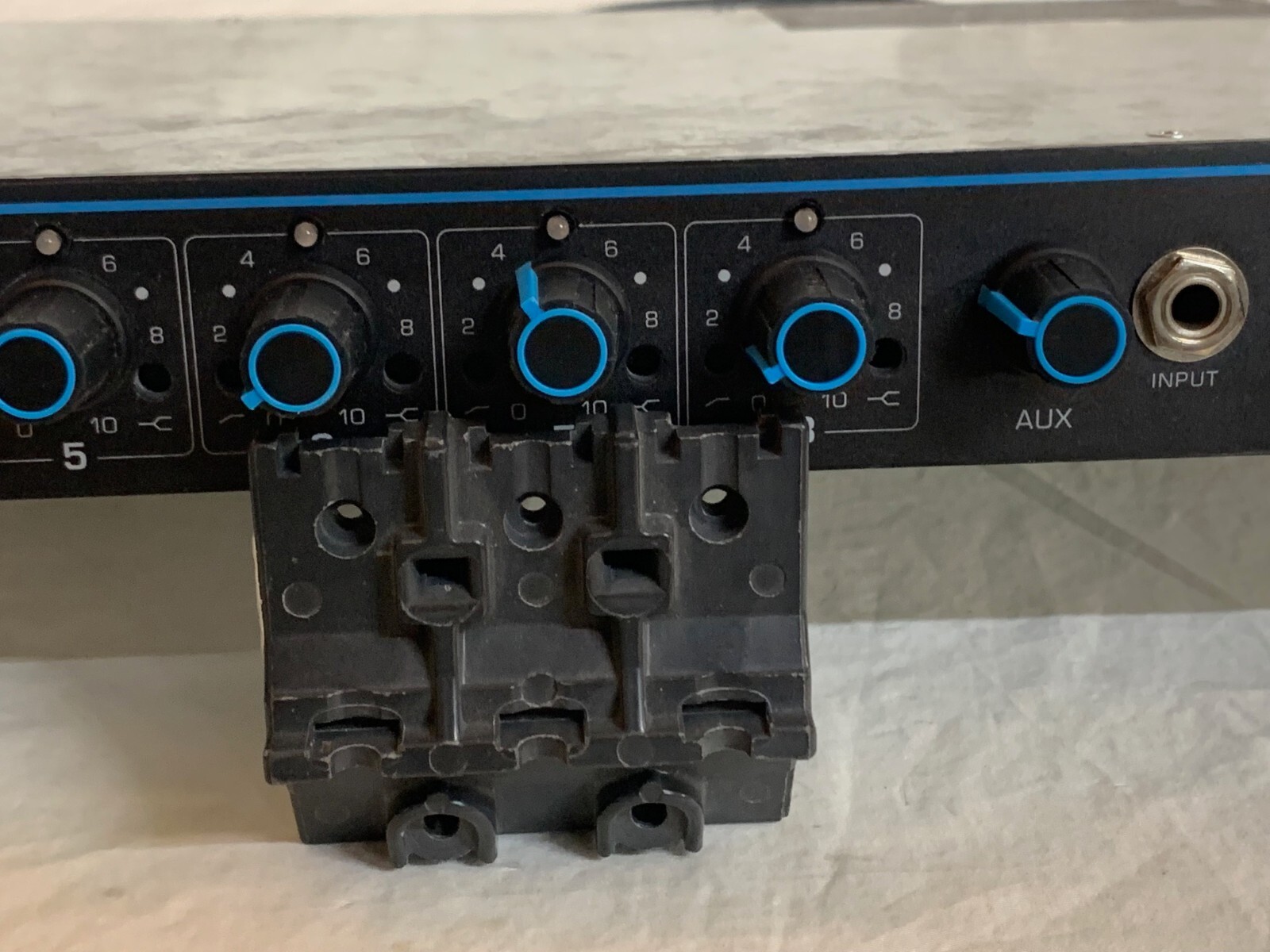 Shure SCM810 8 Channel Automatic Microphone Mixer with INTELLIMIX