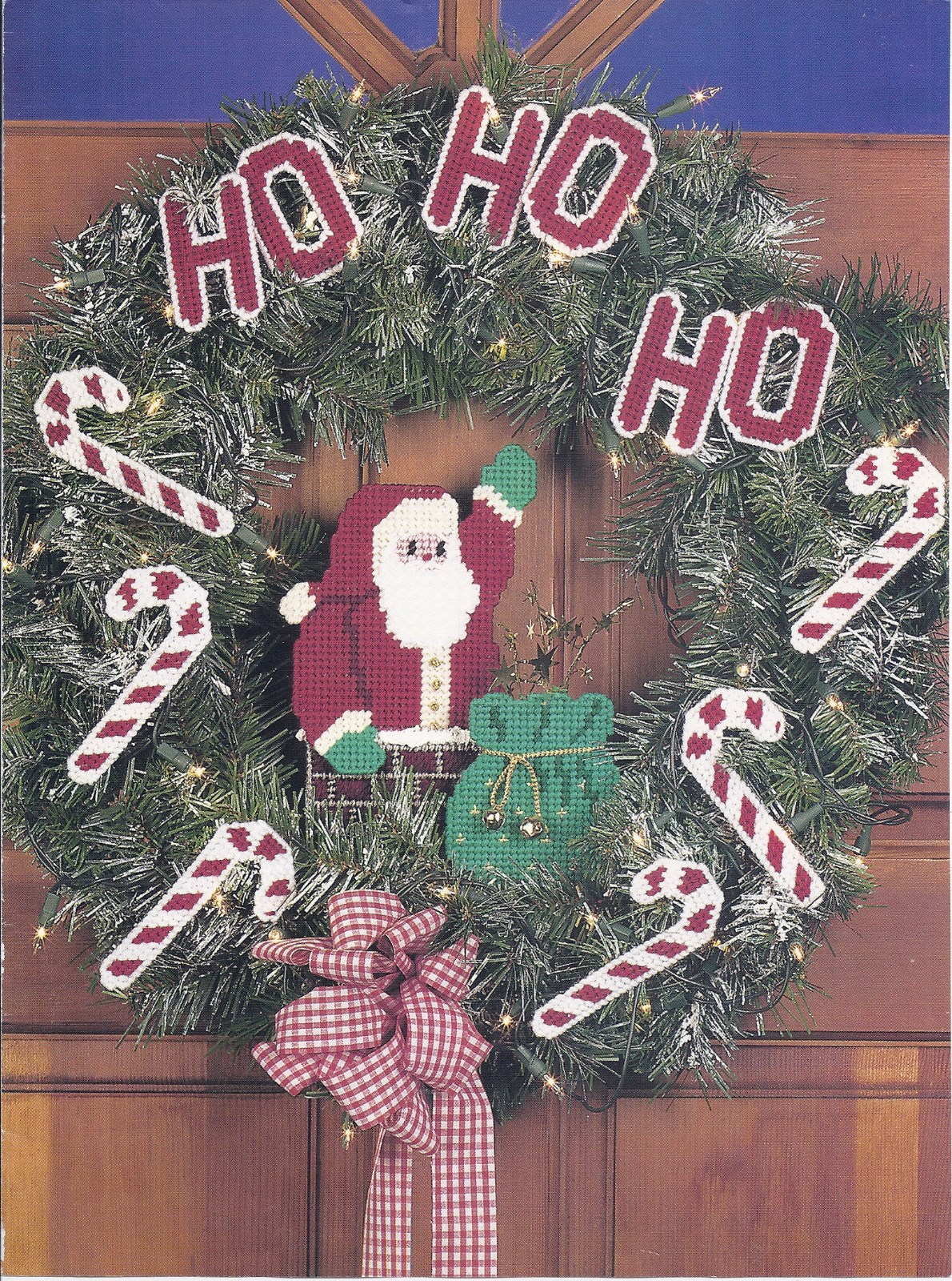 **HAPPY HOLIDAYS WREATH TO STITCH - SANTA**PLASTIC CANVAS PATTERN**