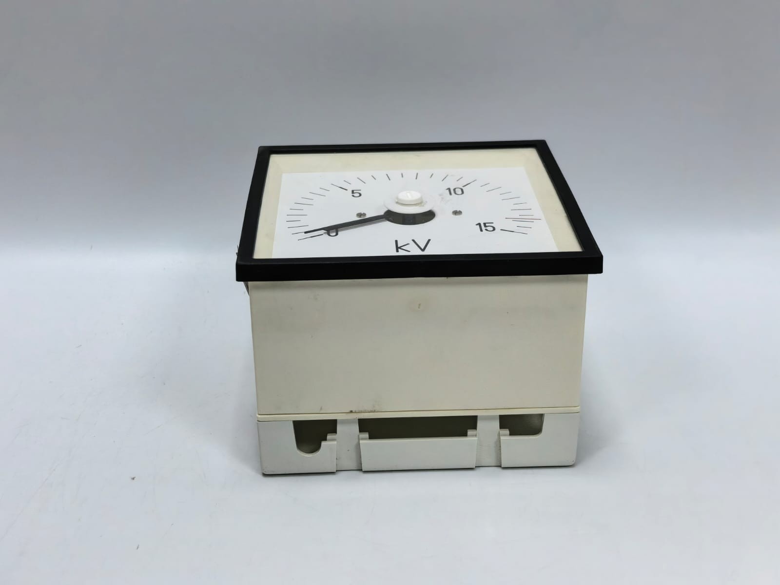 CEWE INSTRUMENTS CLR96 VOLT ANALOG PANEL METER 9489 0-15KV