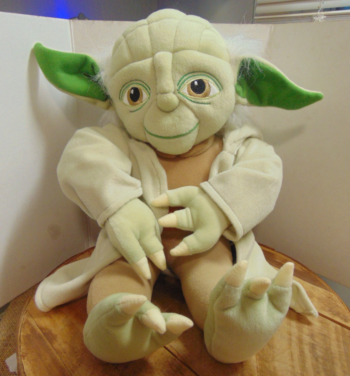 Star Wars Yoda Pillow Buddy 2009 Jay Franco 13.8" x 11" x 11" w/ Tags
