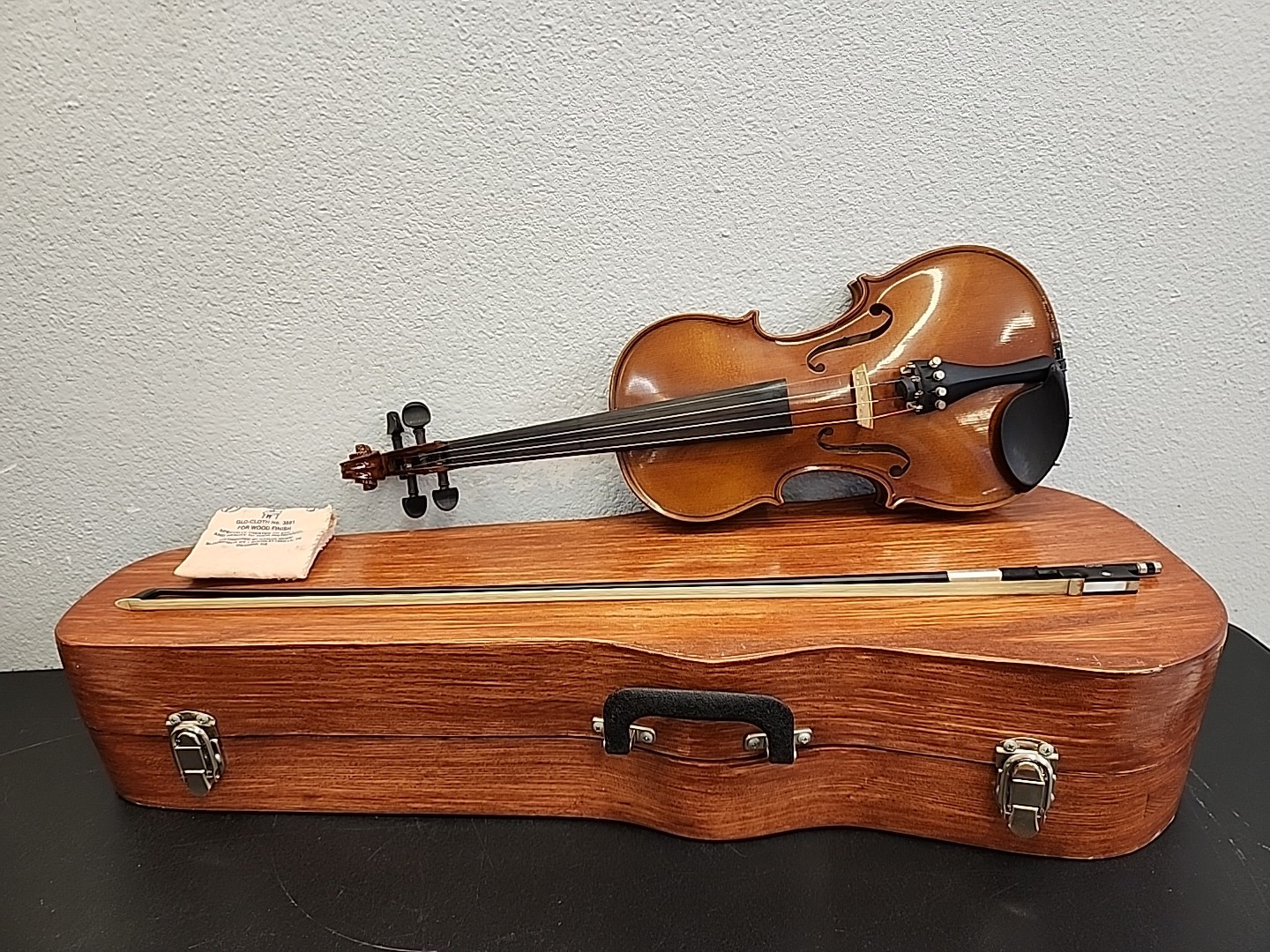 Lisle Model 10 No. 193-845 Violin 4/4 w/Wooden Case. Made In Czech Republic/USA.