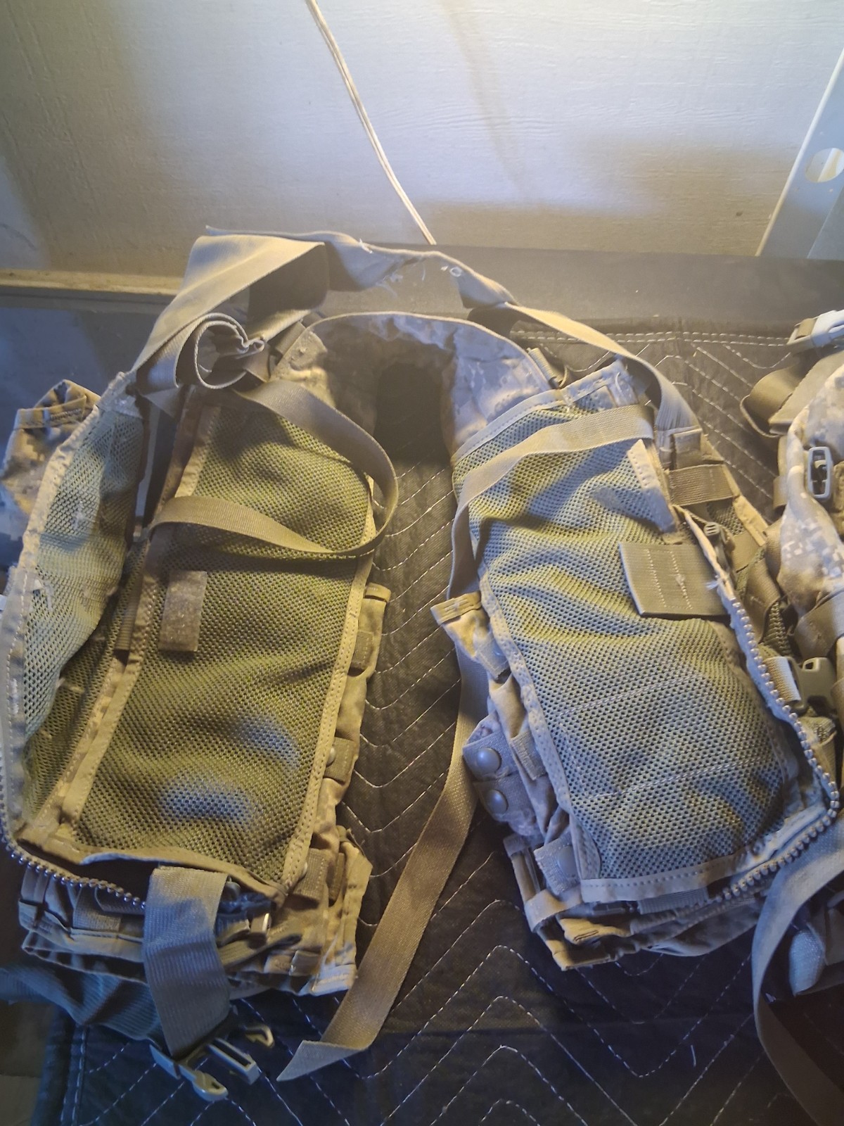 US Military Backpack and Vest Set