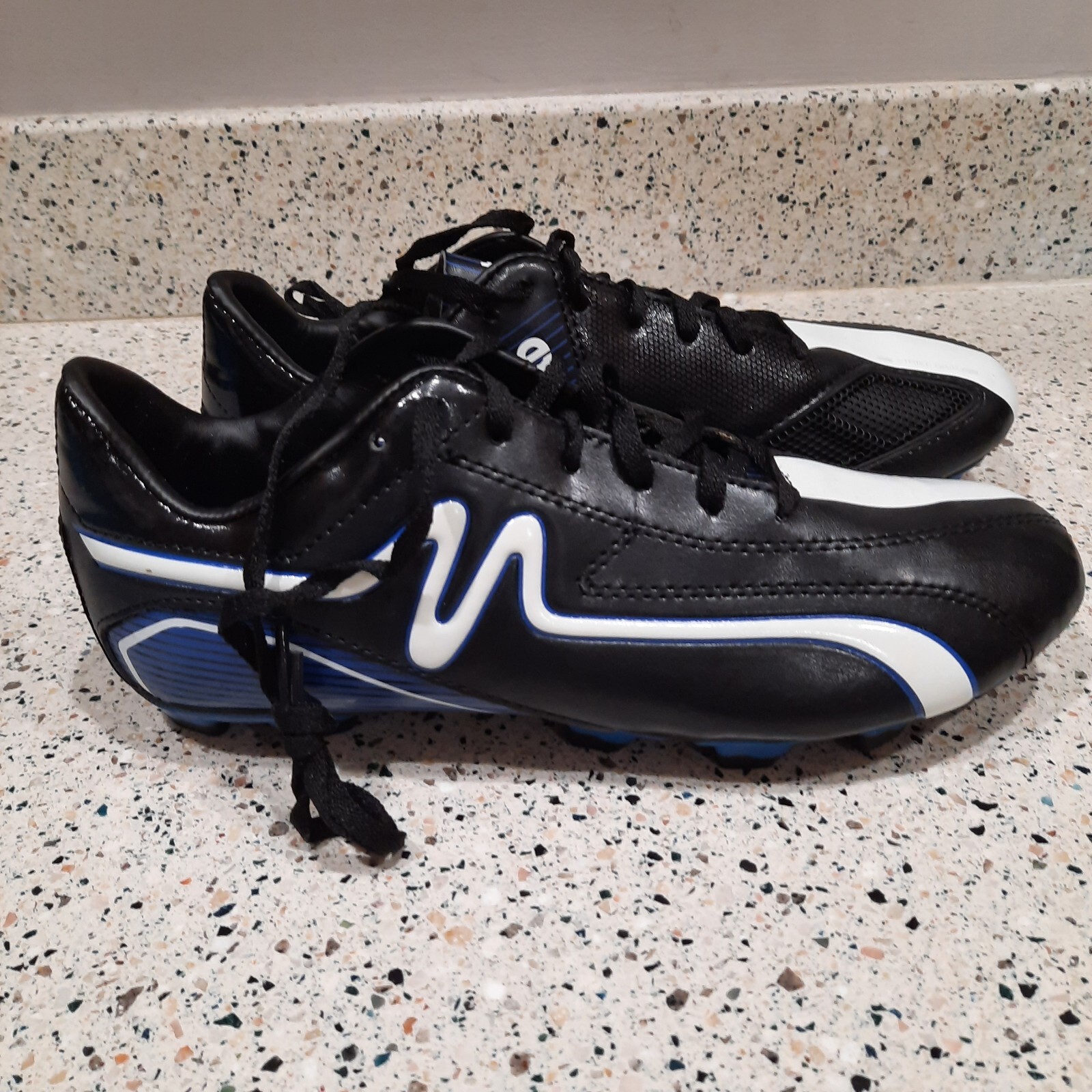 Mitre Velocity men's soccer and football cleats black/blue 7.5 New