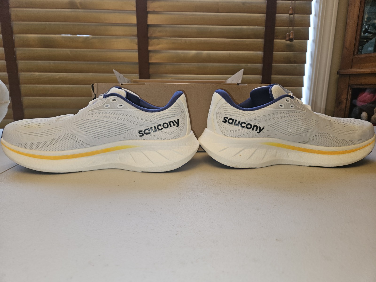 Saucony Mens Ride 18 Running Shoes Sneakers Size 9.5 Men