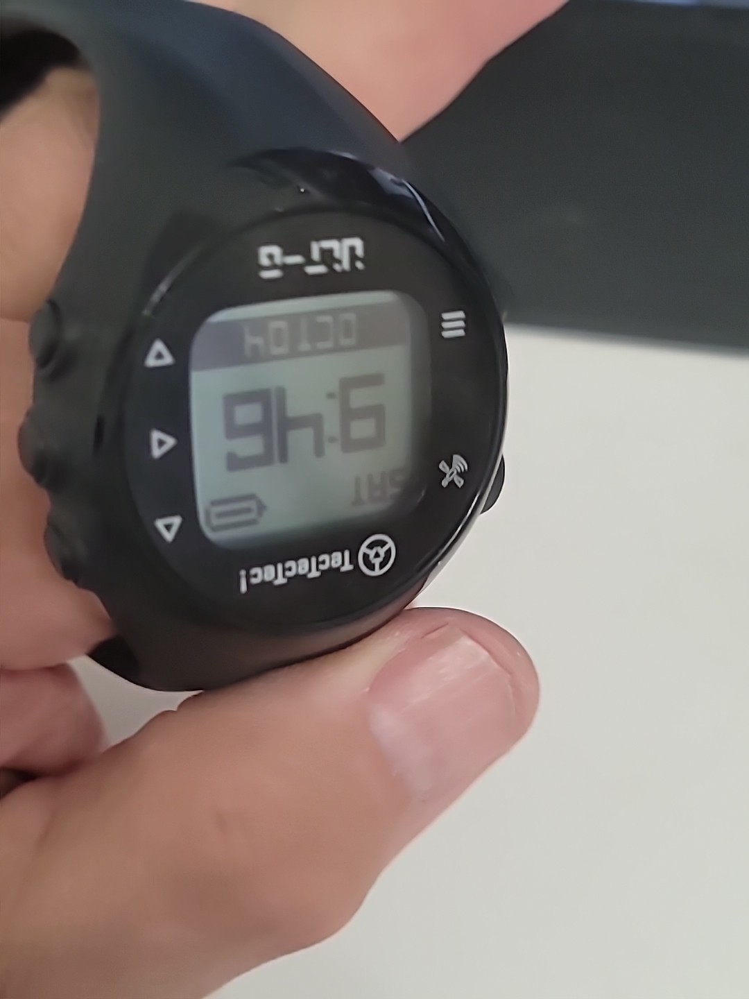 TecTecTec ULT-G Golf GPS Watch Works w/charging cord and box