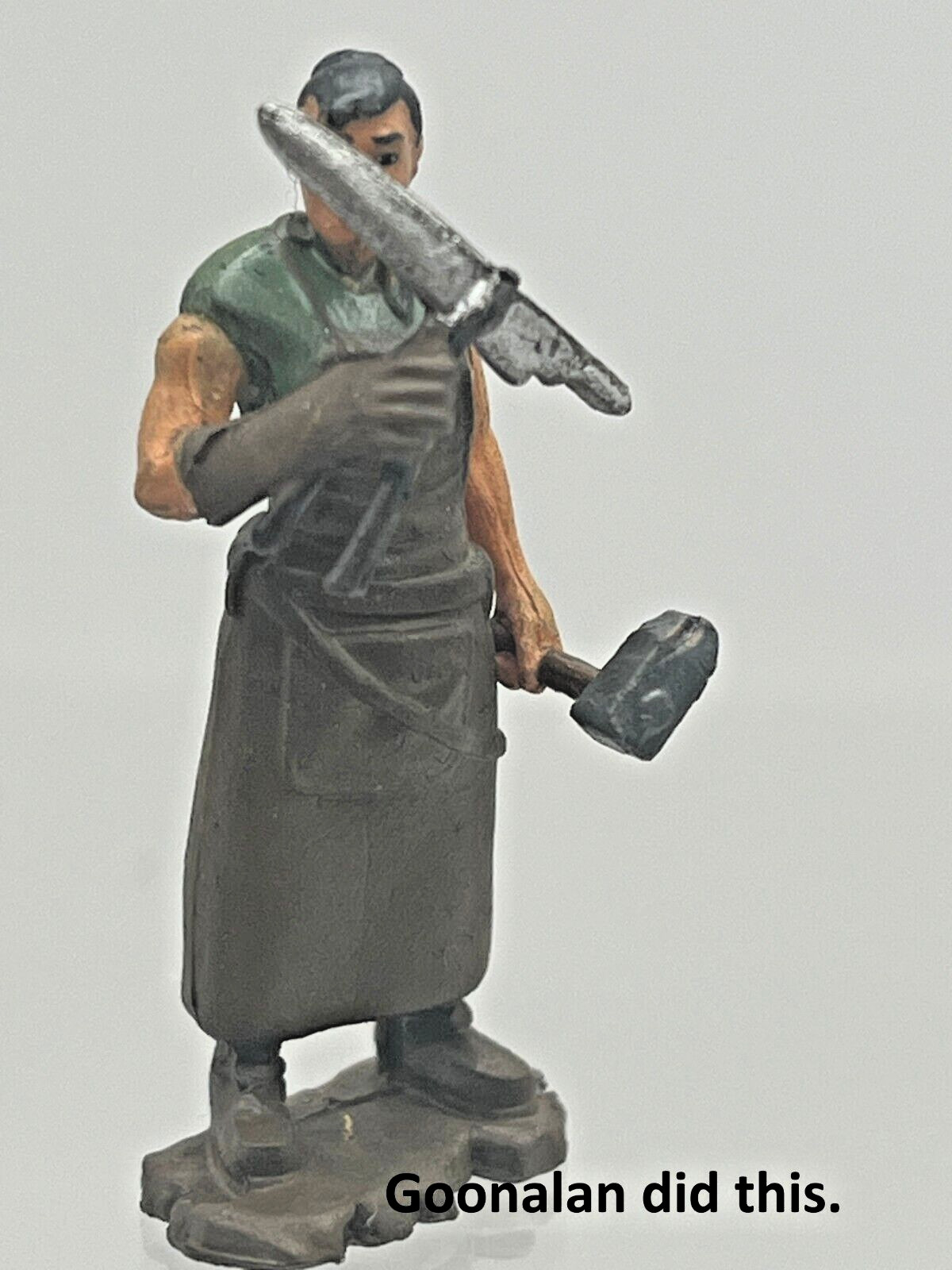 D&D Pathfinder Mini 4D Warlock Town Blacksmith Female NO BASE AS PIC