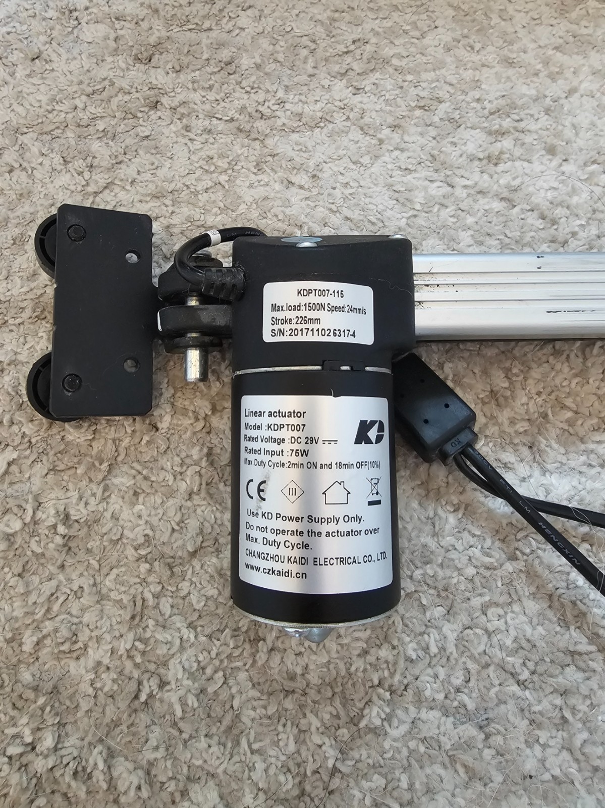 KDPT007-115 Linear Actuator 29V DC 226mm Stroke, Control Switch, AC plug, Used