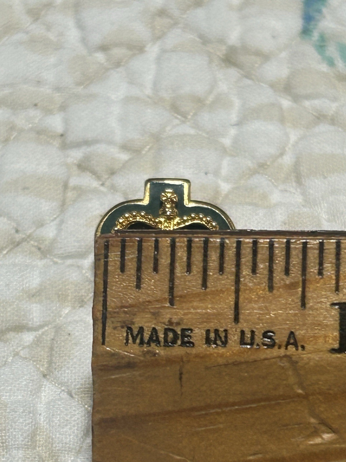 CANADA FORCES LAPEL PIN