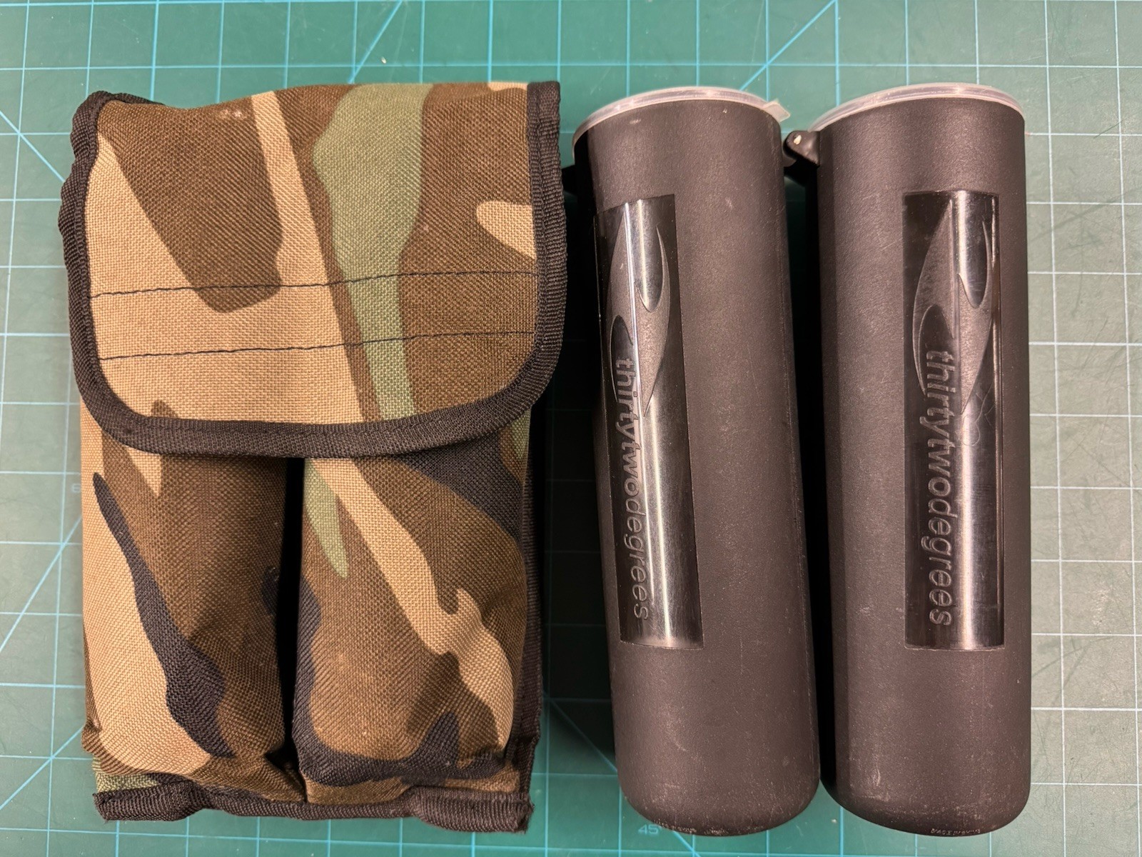 32 Degrees 2-pod paintball pack. Complete kit with 100rd tubes. Old School.