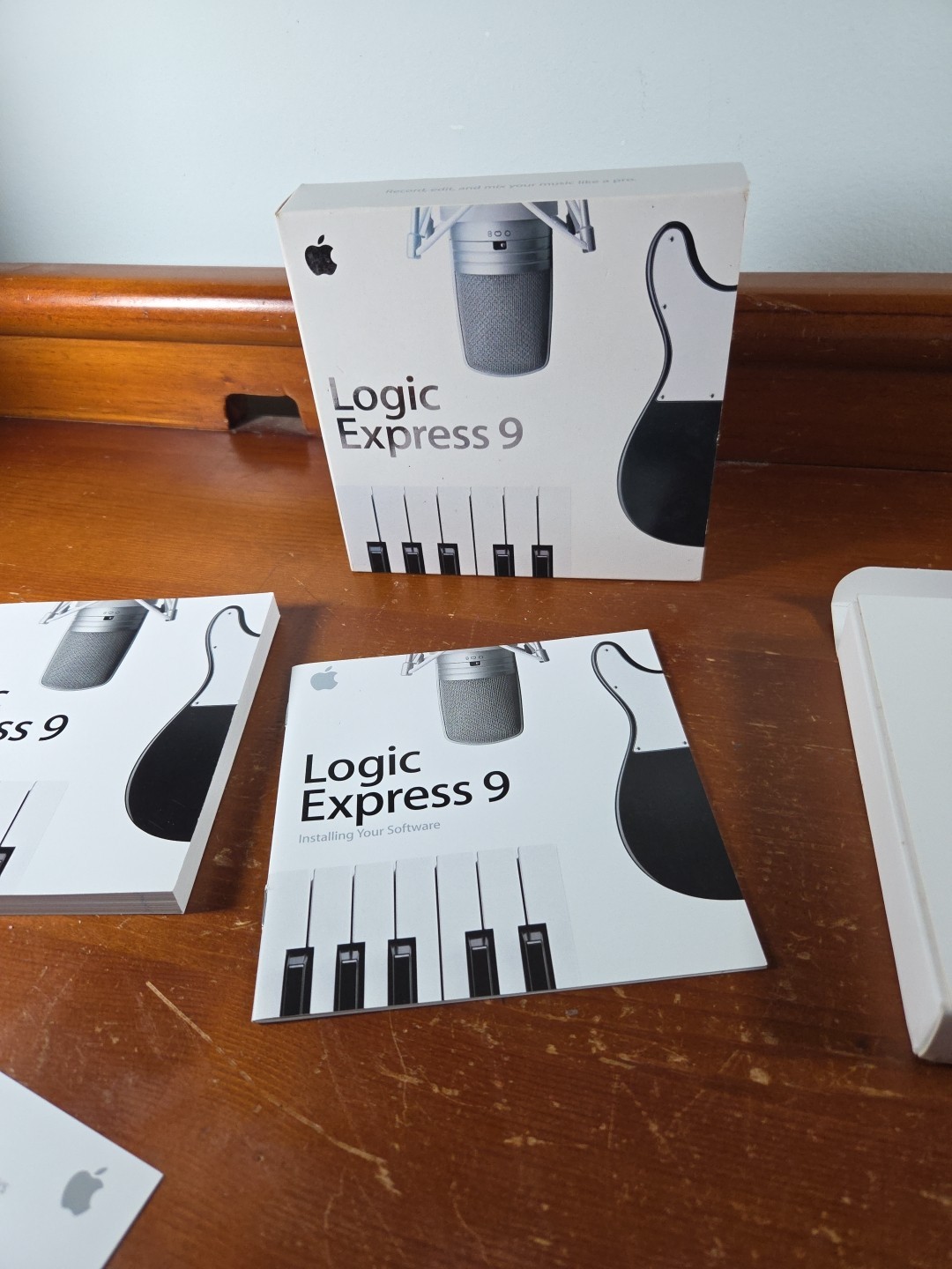 Apple Logic Express 9 Music Editing/Composing for Intel-based (Mac) w/ Key Read