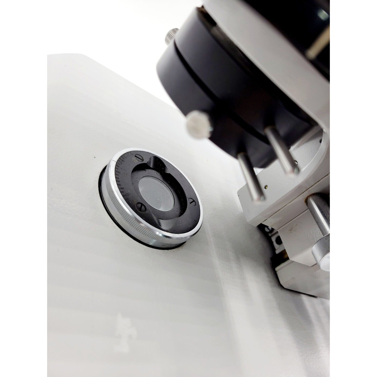 Carl Zeiss Universal Research Microscope W/Objectives & Eyepieces +Power