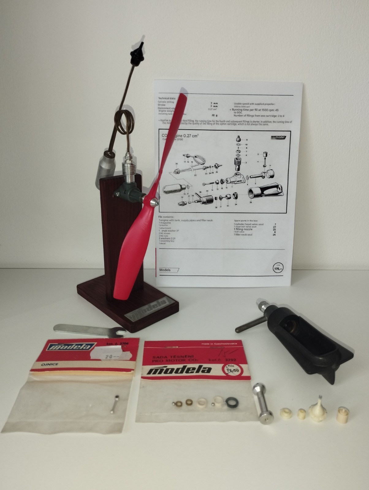Vintage CO2 engine MODELA 0.27cm3 + spare parts !!!