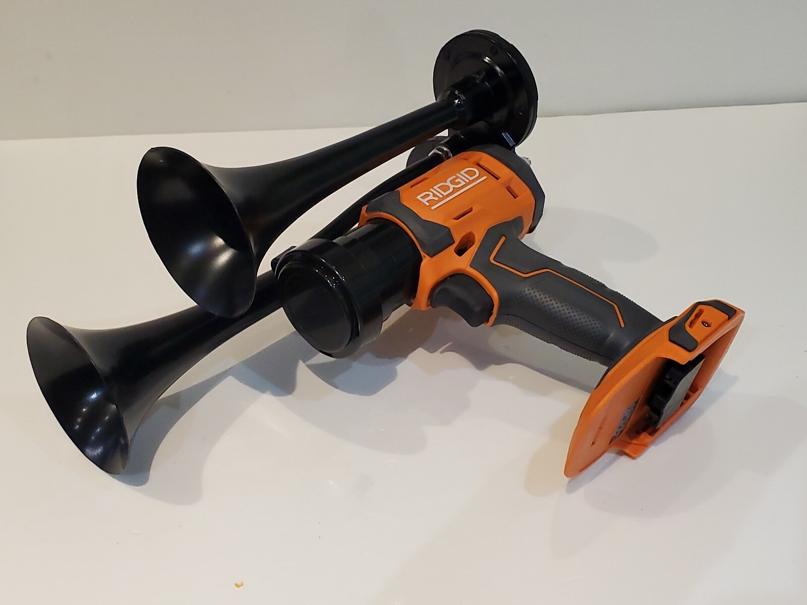 RIDGID 18V Power Air Horn, Train Horn Compressor, Dual Black Trumpets