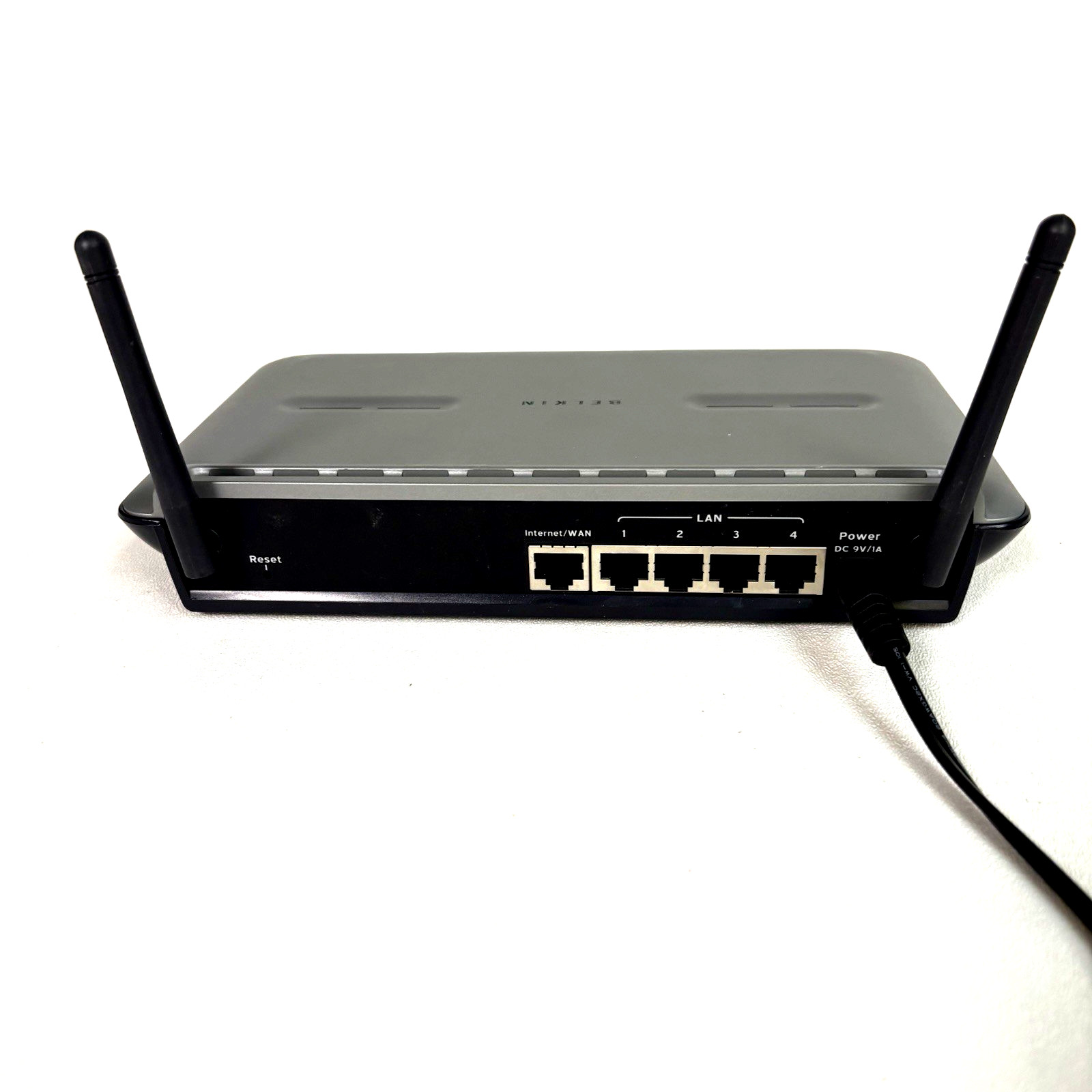 Netgear Range Max Wireless Router Belkin Model F5D 6231-4