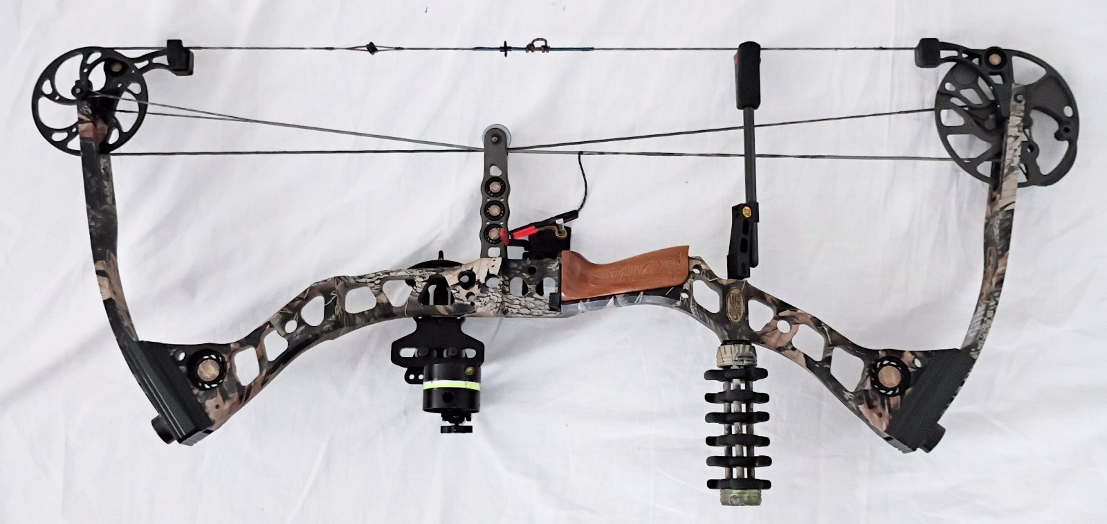 Mathews Switchback XT Compound Bow 27" RH Case Sight Rest Stabilizer Arrows Nice