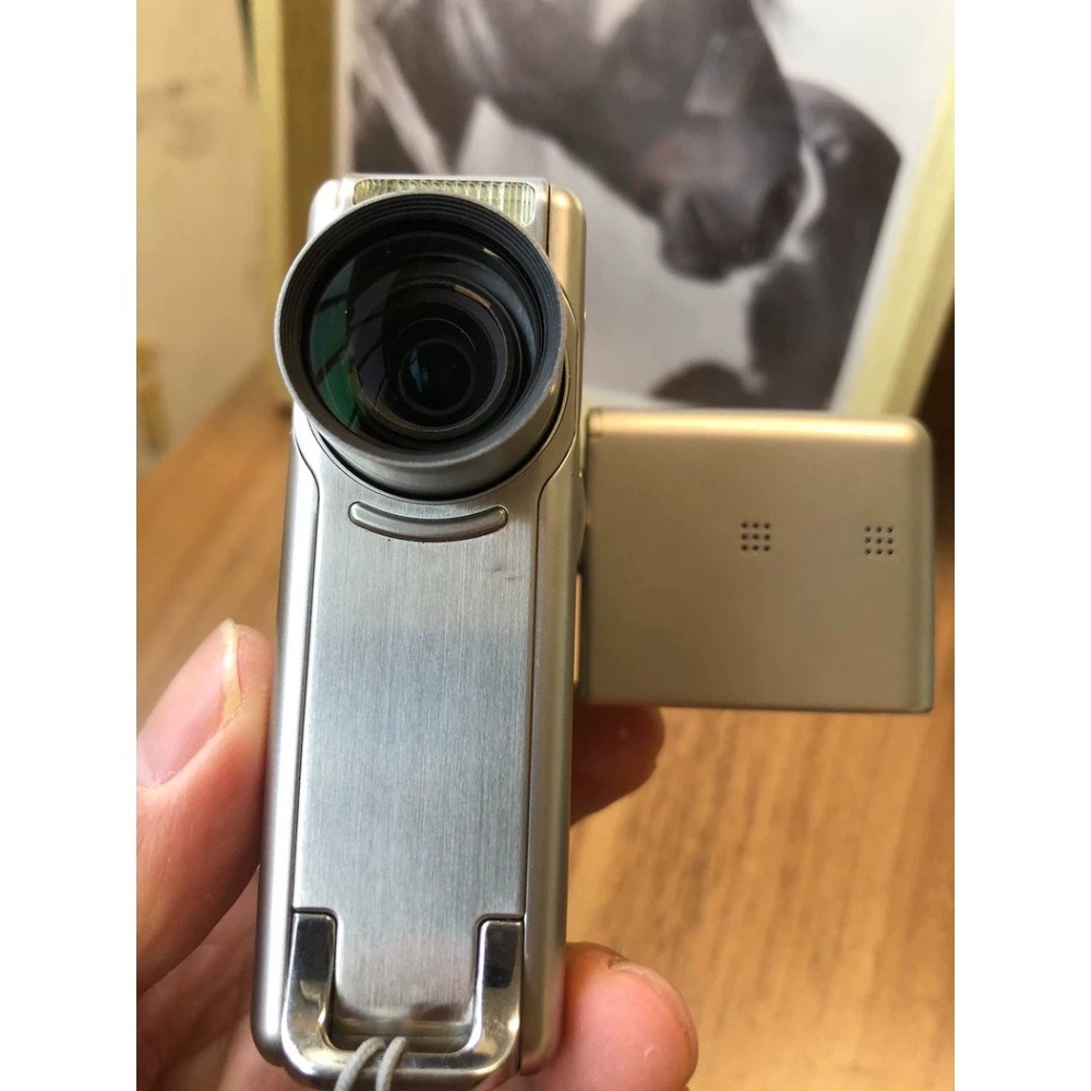 Canon PowerShot TX1 Digital Camera 7.1 MP 10x Optical Zoom Image Stabilization