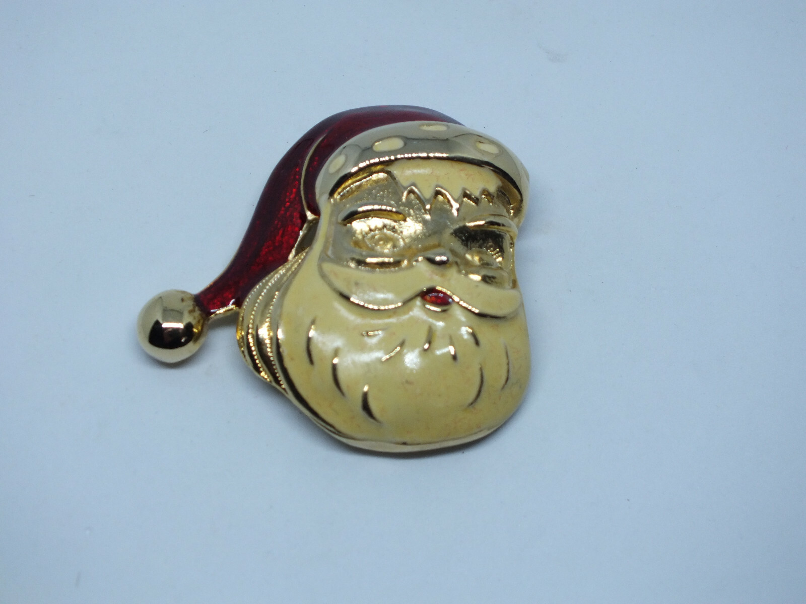 Beautiful Brooch Pin Christmas Santa Gold Tone Red Cream Enamel 2 1/8 x 2" CUTE