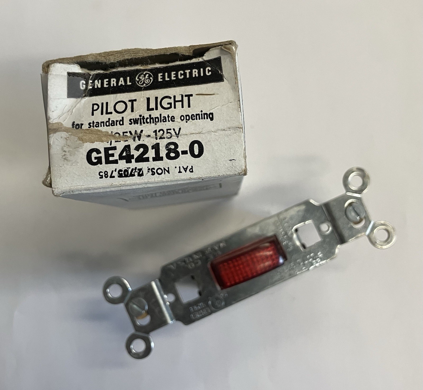 GE GE4218-0 RED PILOT LIGHT 1/2W 125V STANDARD SWITCH PLATE OPENING