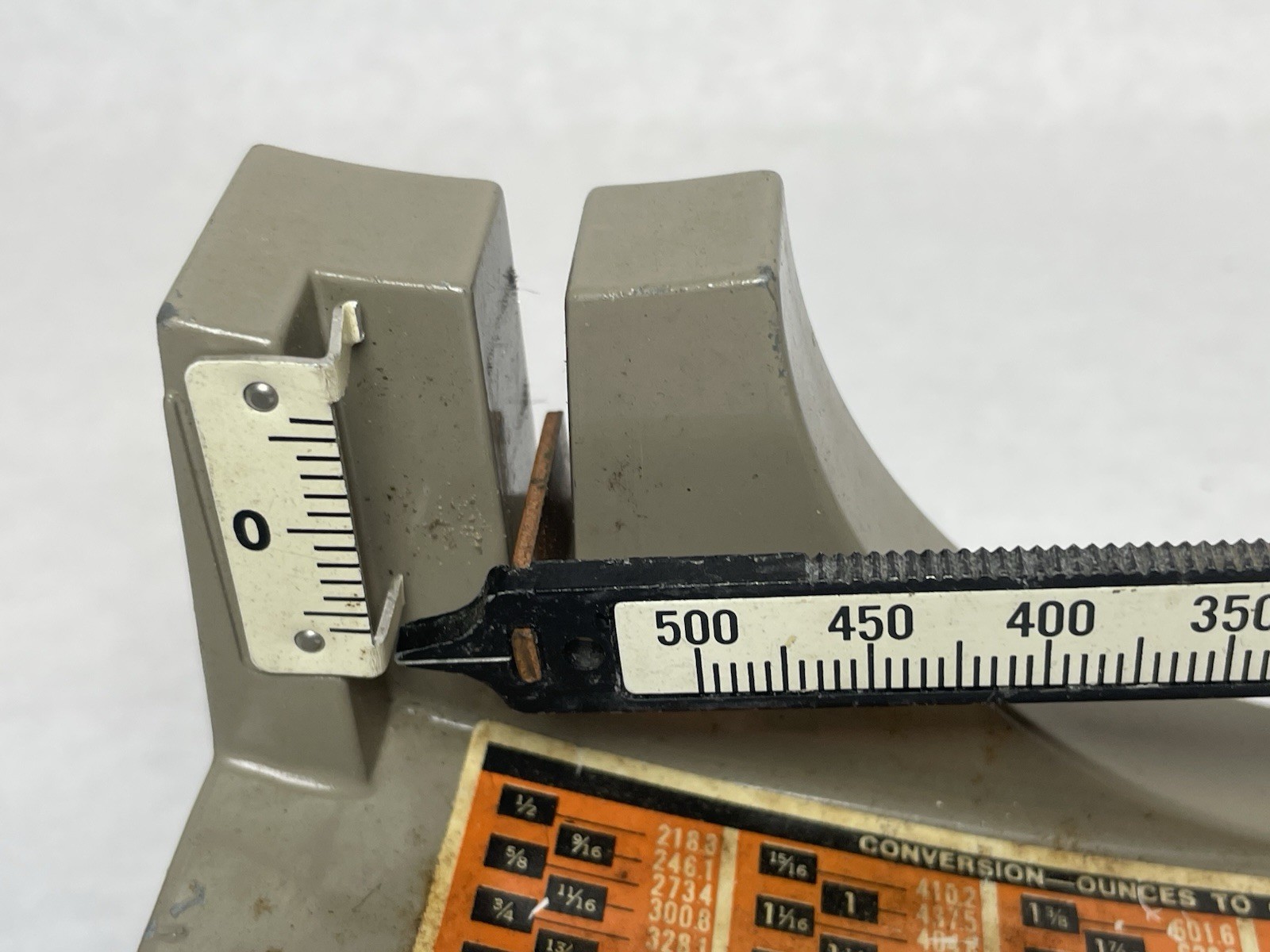 LYMAN “D5” PRECISION RELOADING POWDER SCALE - BEAM STYLE SCALE - MADE BY OHAUS