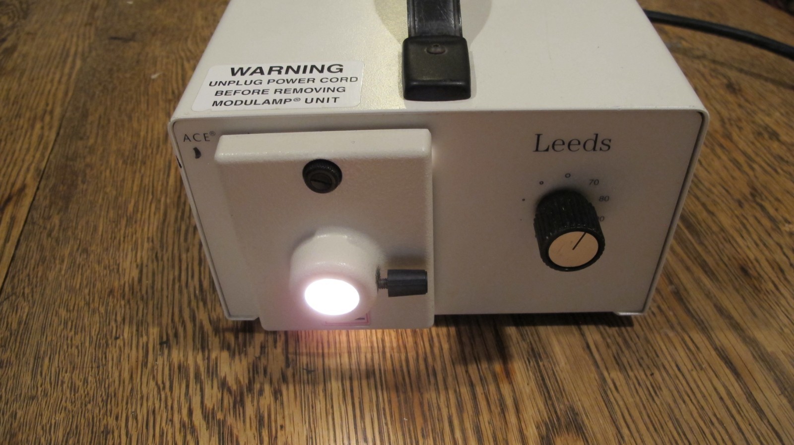 Leeds Schott Fostec 20500./14 Microscope Fiber Optic Light Source 150W EKE 18mm