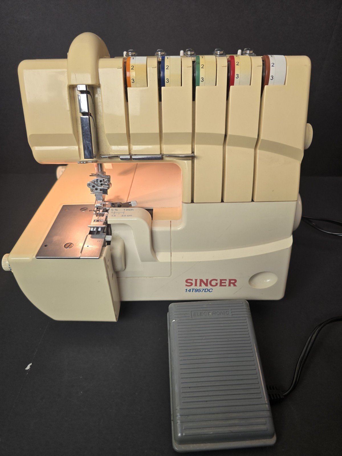 SINGER Serger Ultralock Sewing Machine 14T957DC (AS IS)