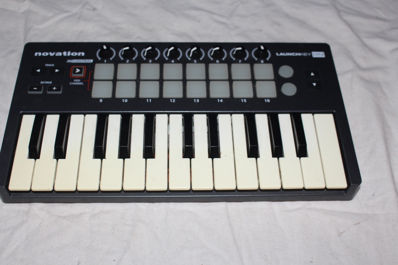Novation Launchkey Mini 25-Key Midi Keyboard Controller
