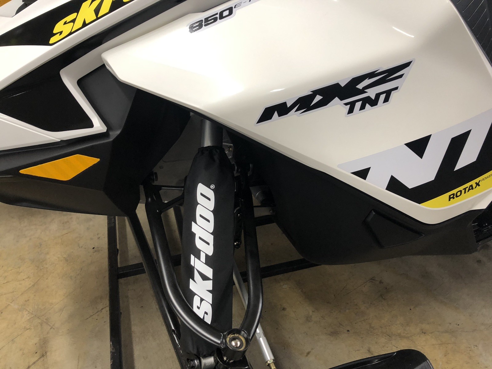 SKI-DOO BLACK SHOCK COVERS  860201128